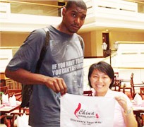  Andrew Bynum in Guilin
