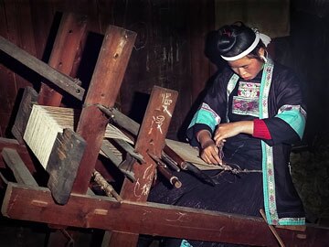 Dong Woman Weaving