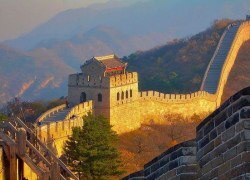 Can the Great Wall be seen from outer space?